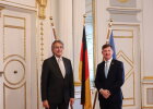 Regierungspräsident Axel Bartelt mit US-Generalkonsul Timothy Liston