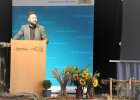 Neustadt an der Waldnaabs 1. Bürgermeister Sebastian Dippold bei seiner Rede auf der Bühne.