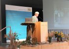 Wolfgang Wenisch vom Amt für Ernährung, Landwirtschaft und Forsten Tirschenreuth-Weiden bei seiner Rede auf der Bühne.