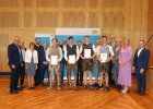 Die Absolventen aus den Landkreisen Amberg-Sulzbach, Wunsiedel im Fichtelgebirge und Schwandorf mit Ehrengästen