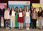 Absolventinnen aus dem Landkreis Amberg-Sulzbach mit Ehrengästen